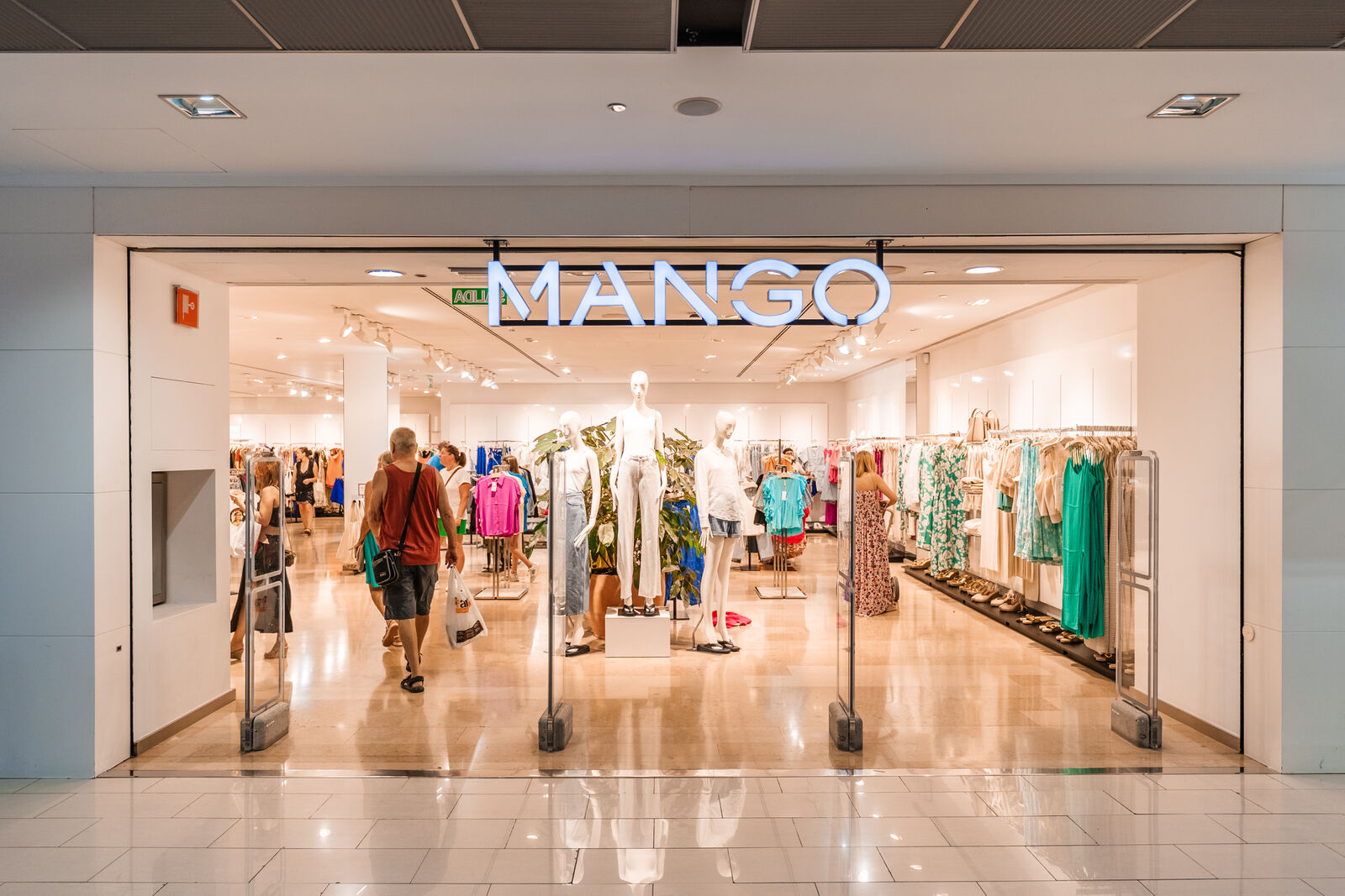 Mango store front